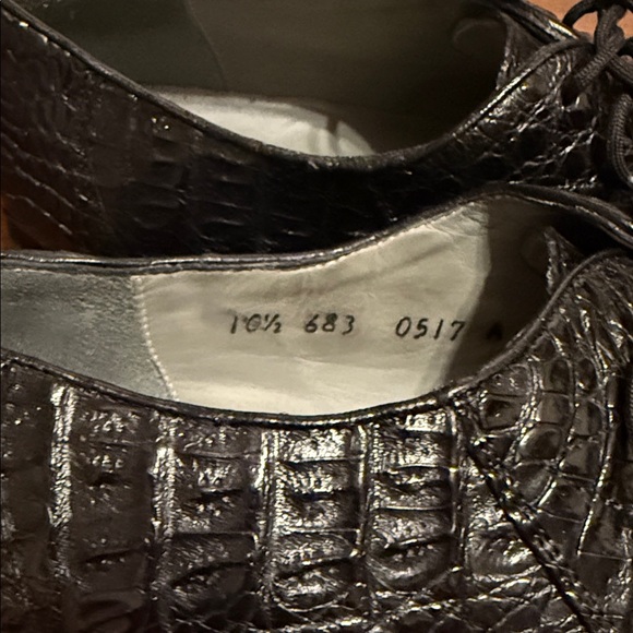 Classic Black Crocodile Men's Oxfords - Picture 7 of 7